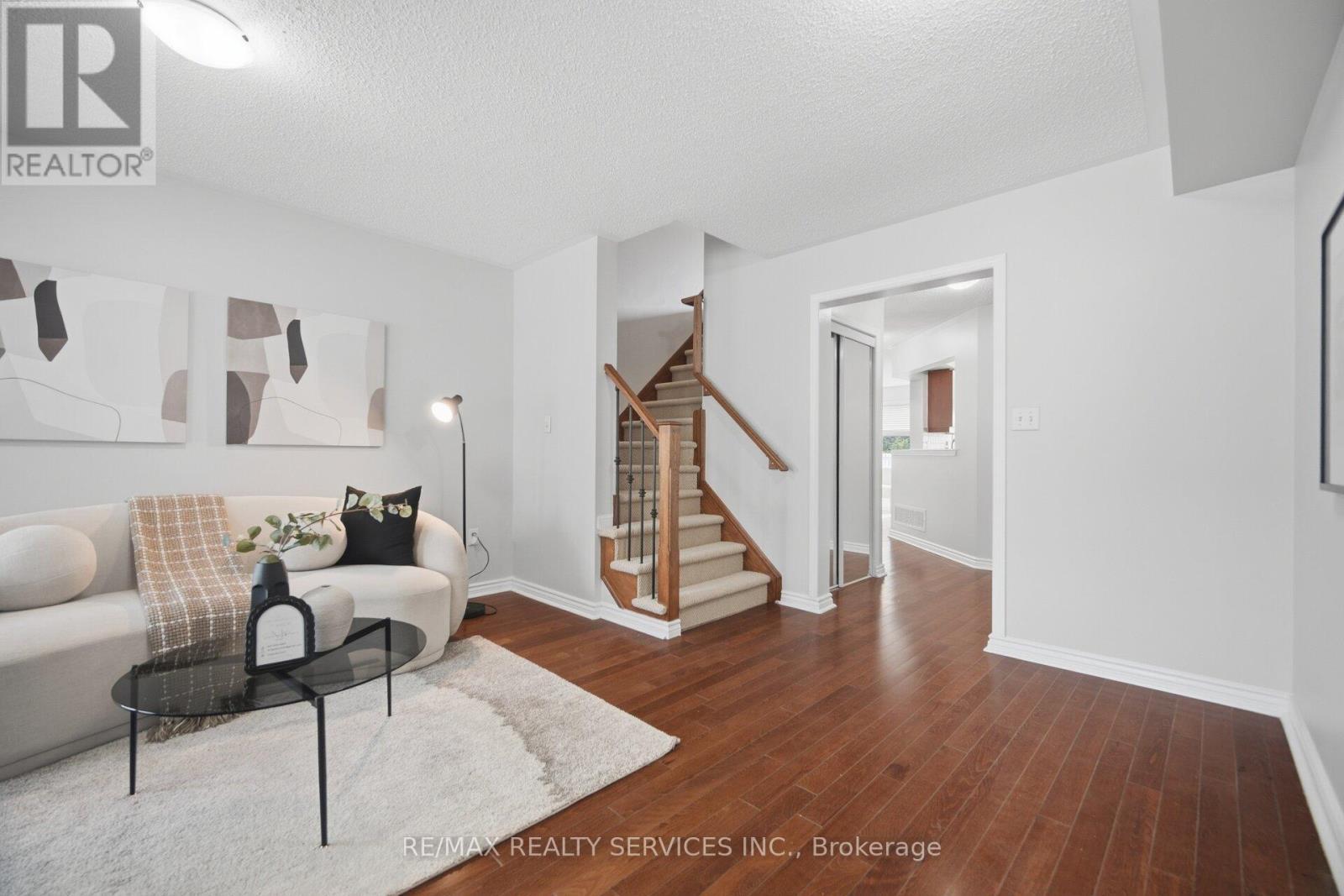 9 Ollie Avenue, Brampton, ON - Indoor Photo Showing Living Room
