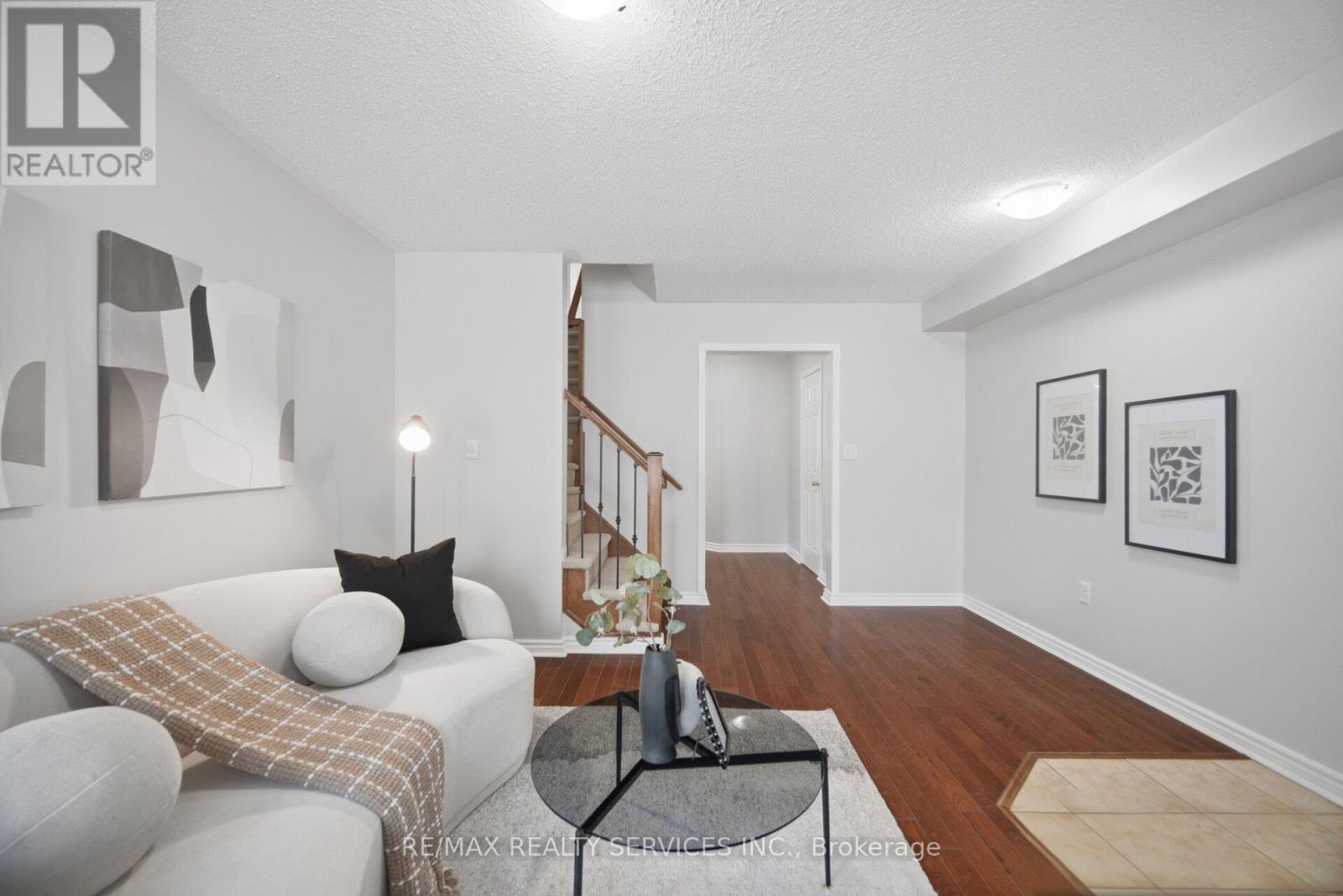 9 Ollie Avenue, Brampton, ON - Indoor