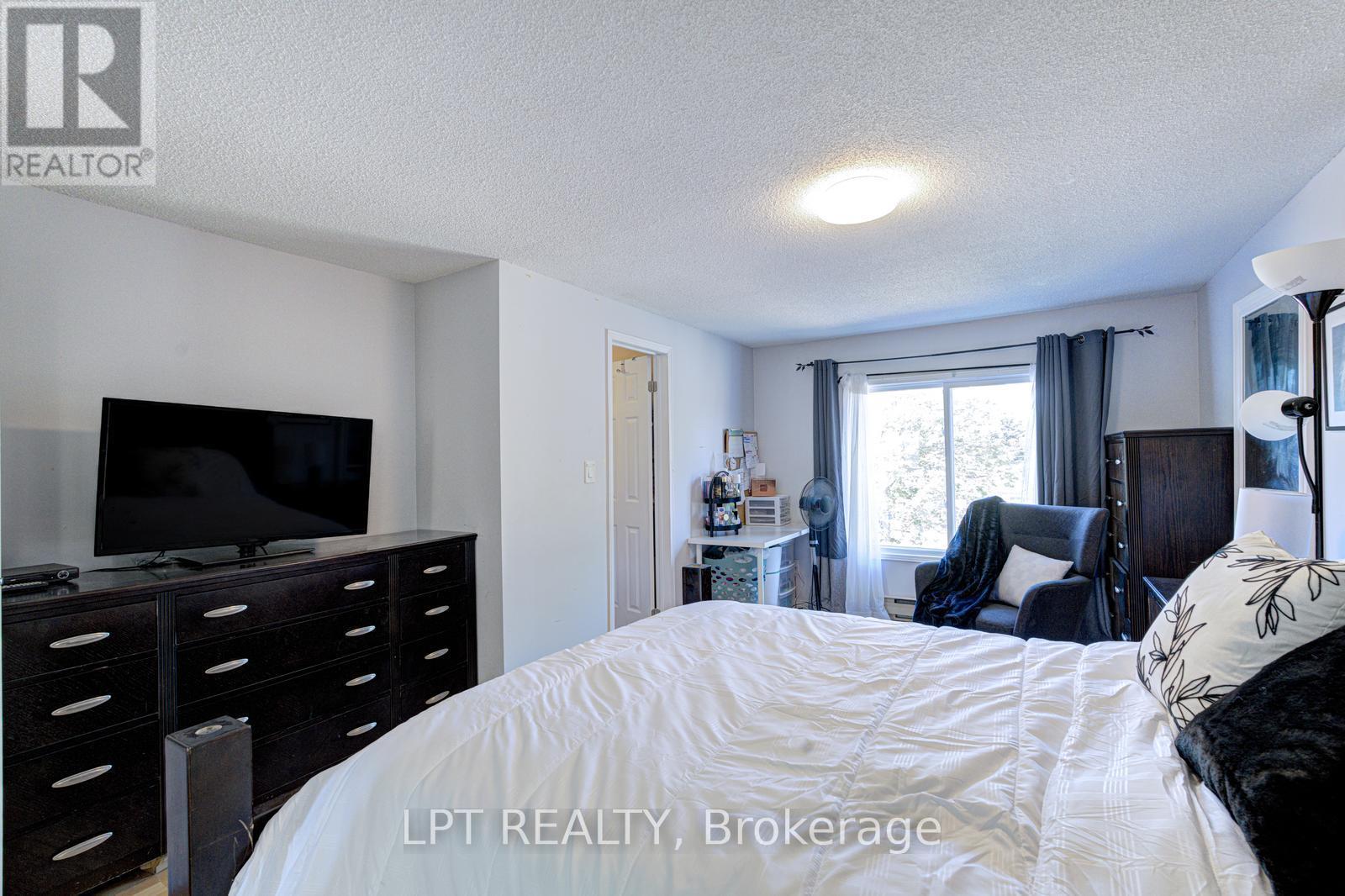 30 Dawson Road, Orangeville, ON - Indoor Photo Showing Bedroom