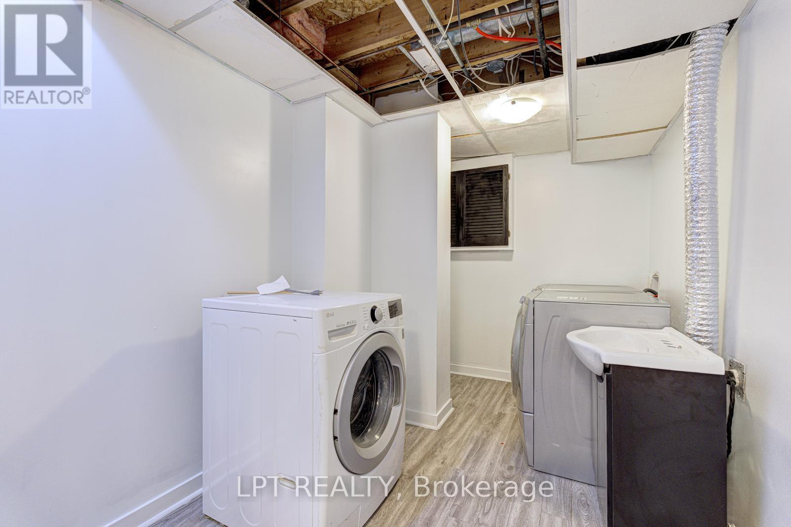 30 Dawson Road, Orangeville, ON - Indoor Photo Showing Laundry Room