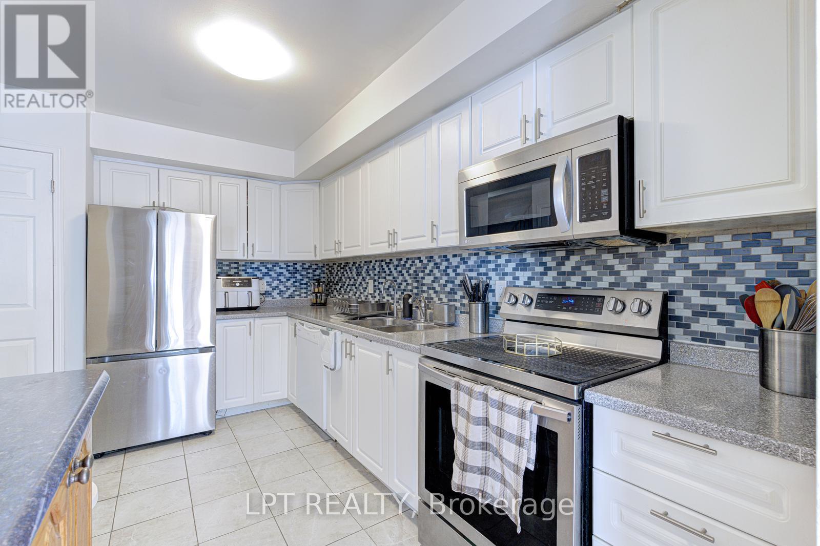 30 Dawson Road, Orangeville, ON - Indoor Photo Showing Kitchen