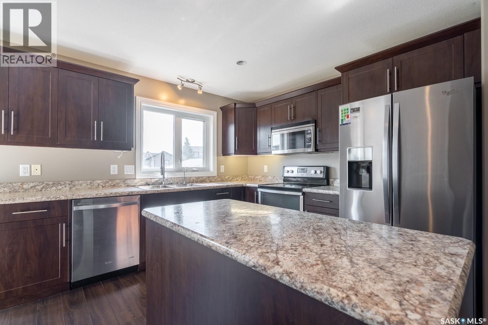 4648 James Hill Road, Regina, SK - Indoor Photo Showing Kitchen With Stainless Steel Kitchen With Upgraded Kitchen