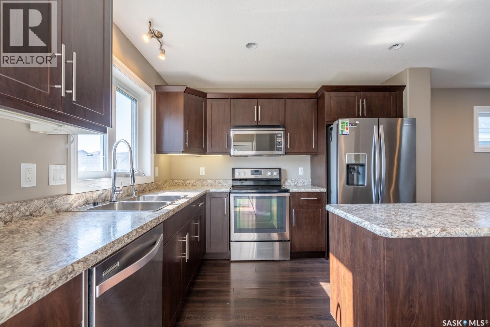 4648 James Hill Road, Regina, SK - Indoor Photo Showing Kitchen With Stainless Steel Kitchen With Double Sink With Upgraded Kitchen