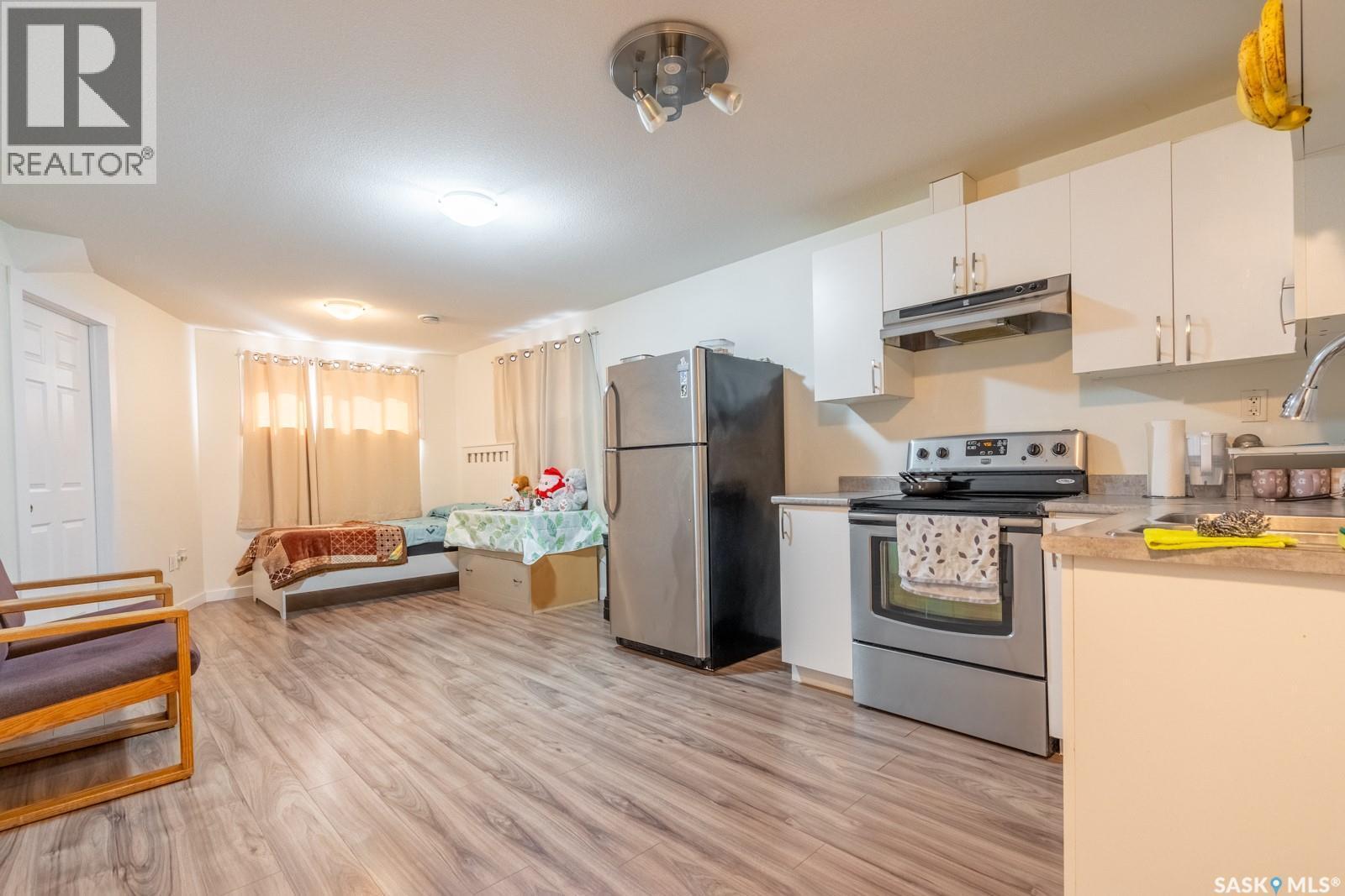 4648 James Hill Road, Regina, SK - Indoor Photo Showing Kitchen