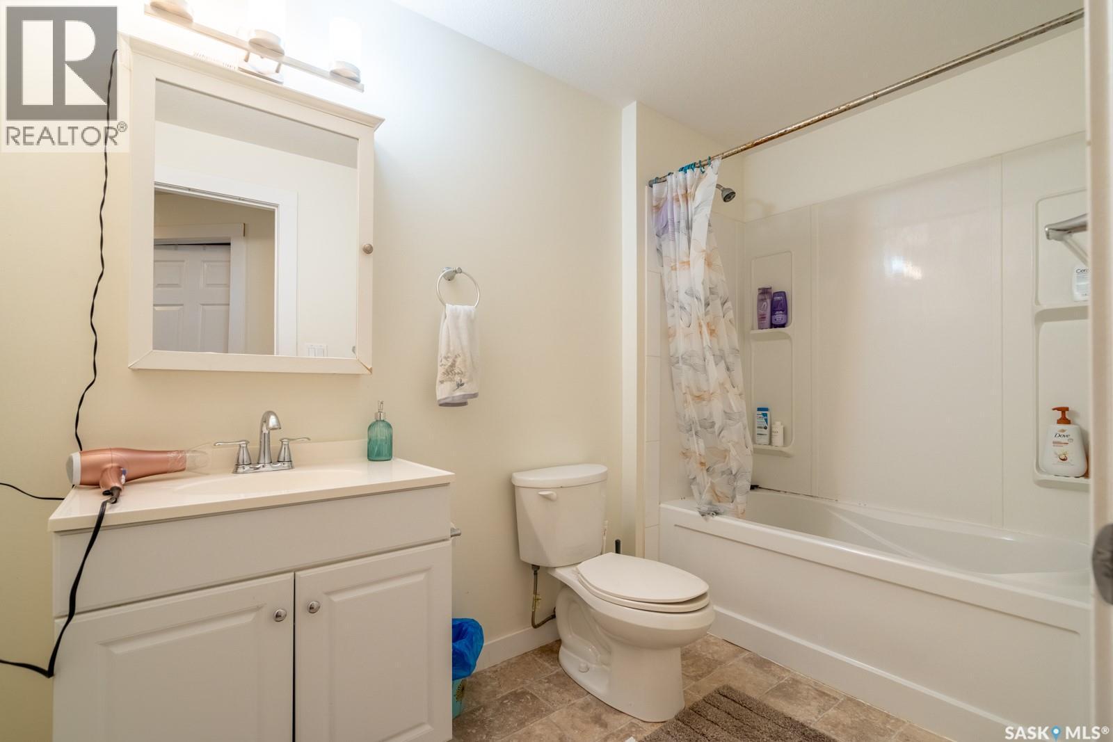 4648 James Hill Road, Regina, SK - Indoor Photo Showing Bathroom
