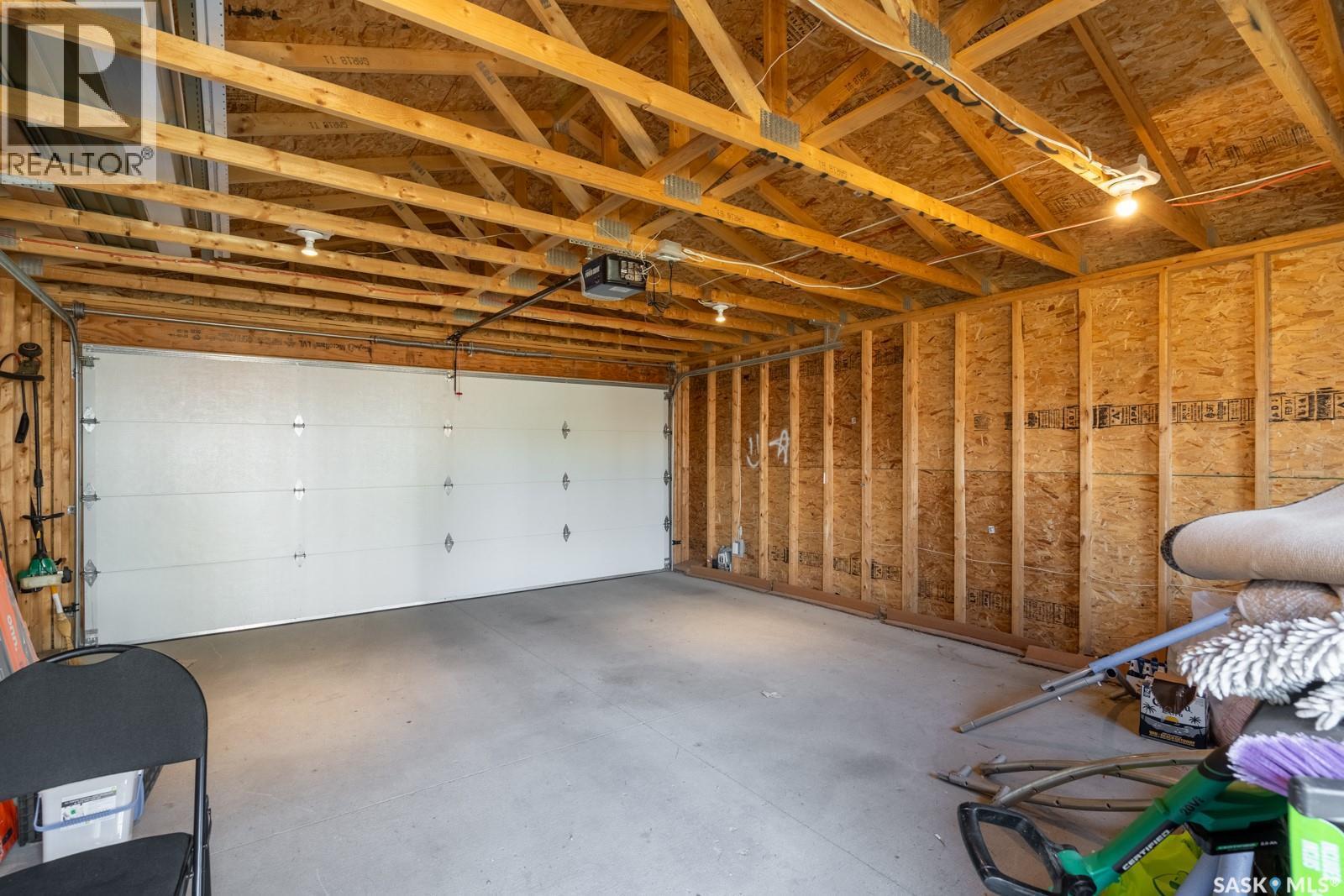 4648 James Hill Road, Regina, SK - Indoor Photo Showing Garage