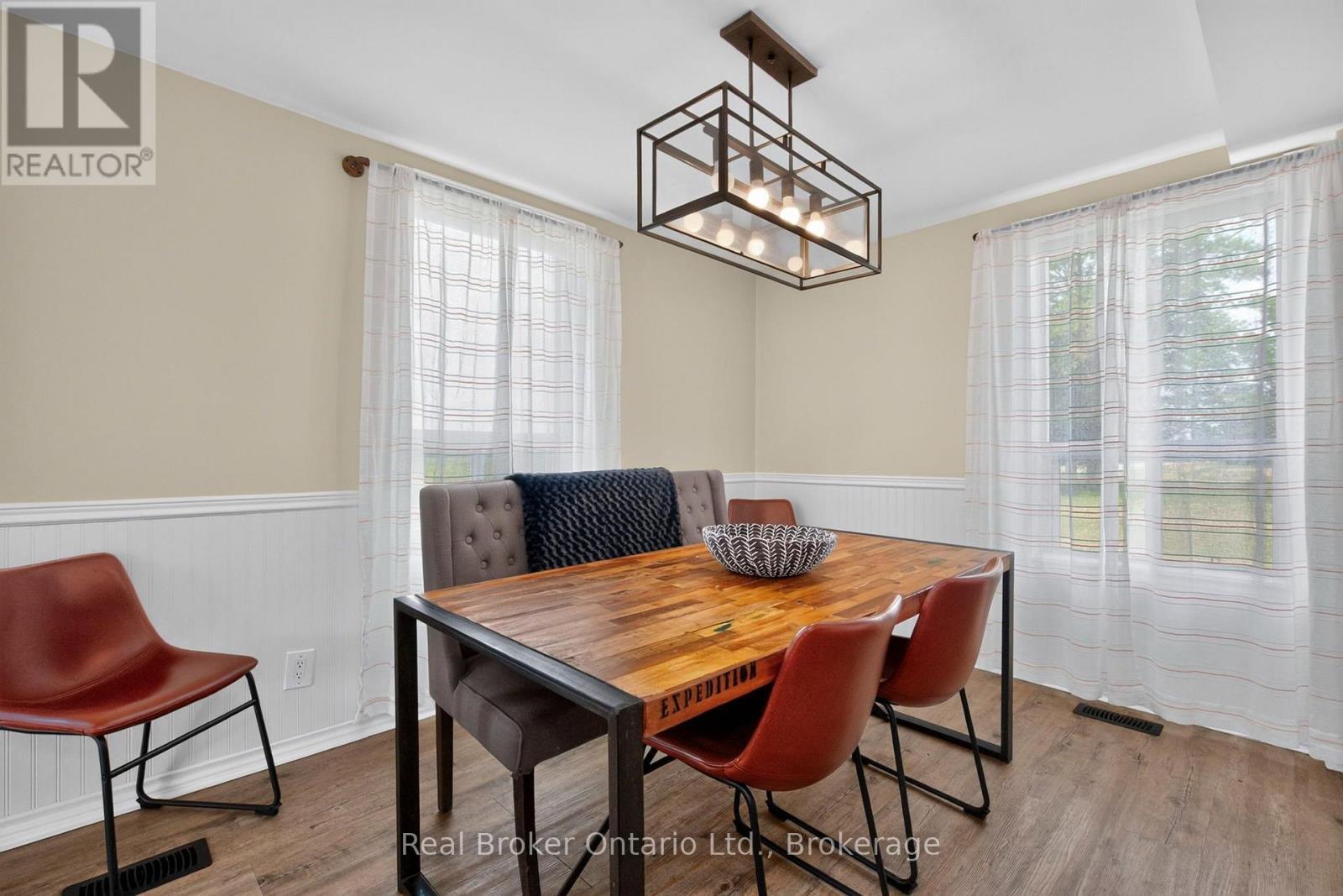 597 Lafontaine Road W, Tiny, ON - Indoor Photo Showing Dining Room