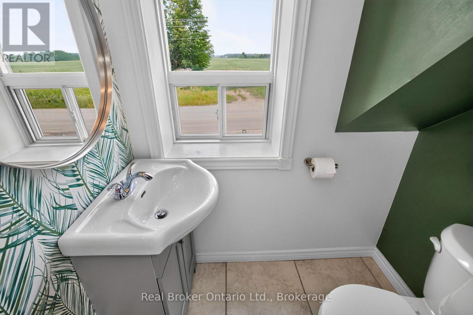 597 Lafontaine Road W, Tiny, ON - Indoor Photo Showing Bathroom