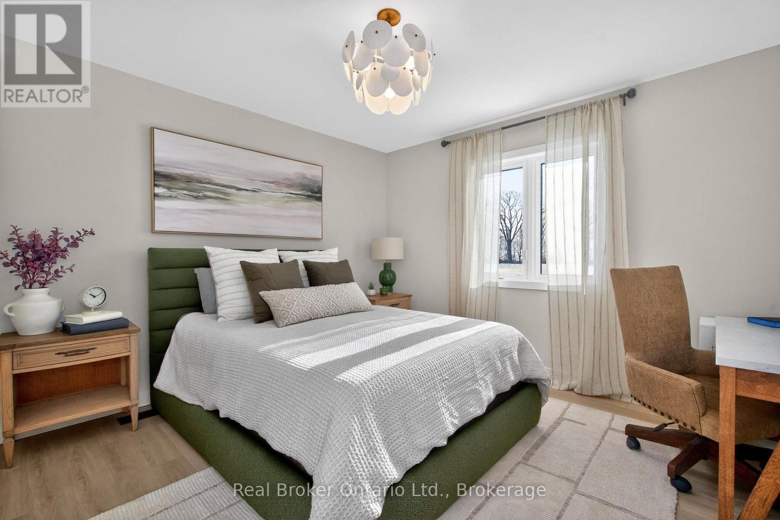 597 Lafontaine Road W, Tiny, ON - Indoor Photo Showing Bedroom