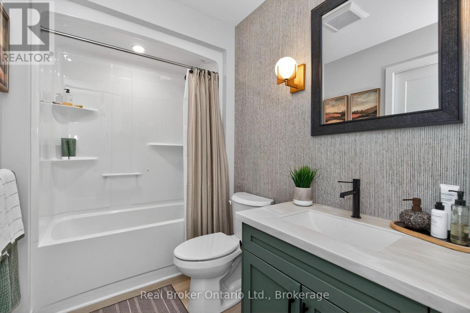 597 Lafontaine Road W, Tiny, ON - Indoor Photo Showing Bathroom