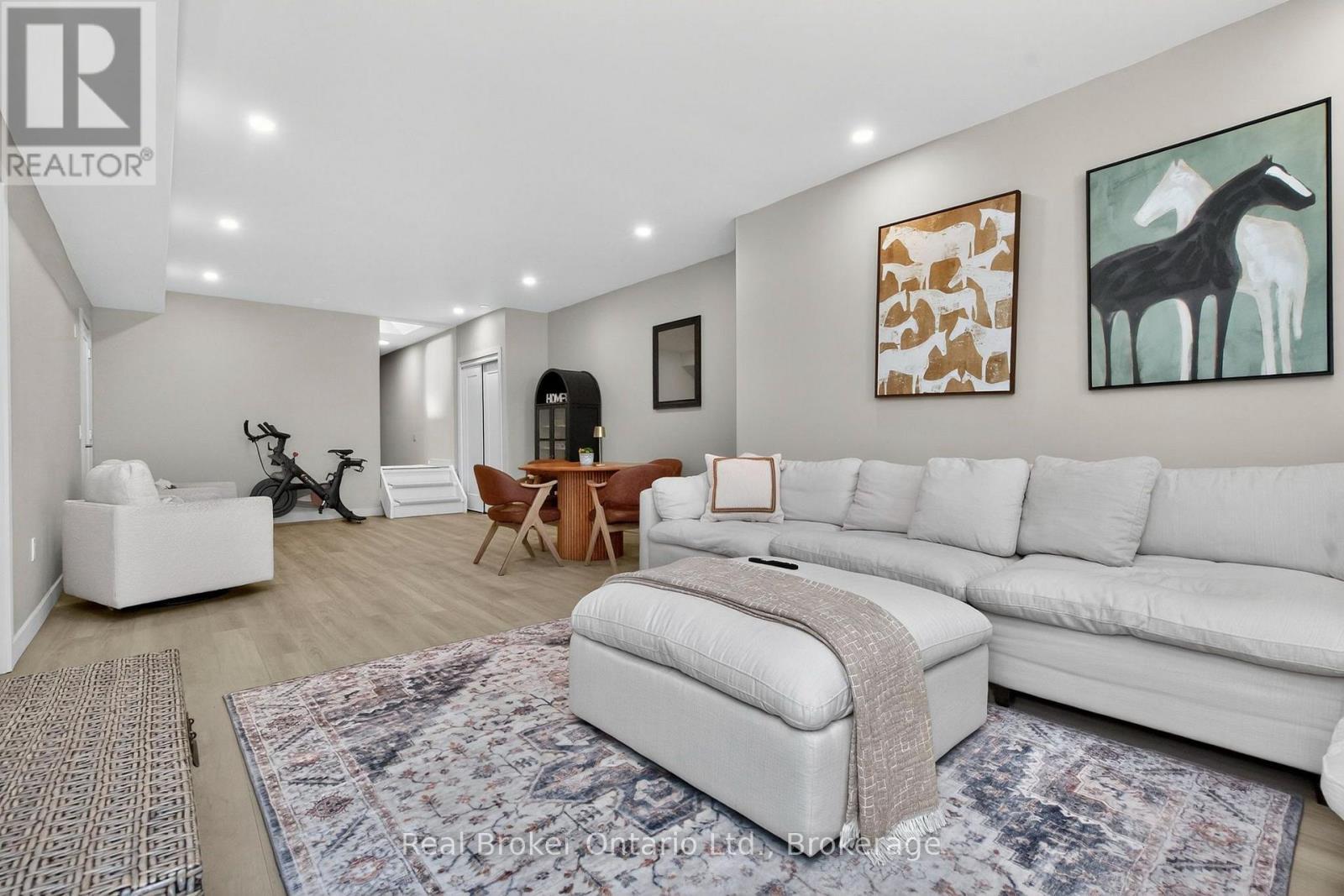 597 Lafontaine Road W, Tiny, ON - Indoor Photo Showing Living Room