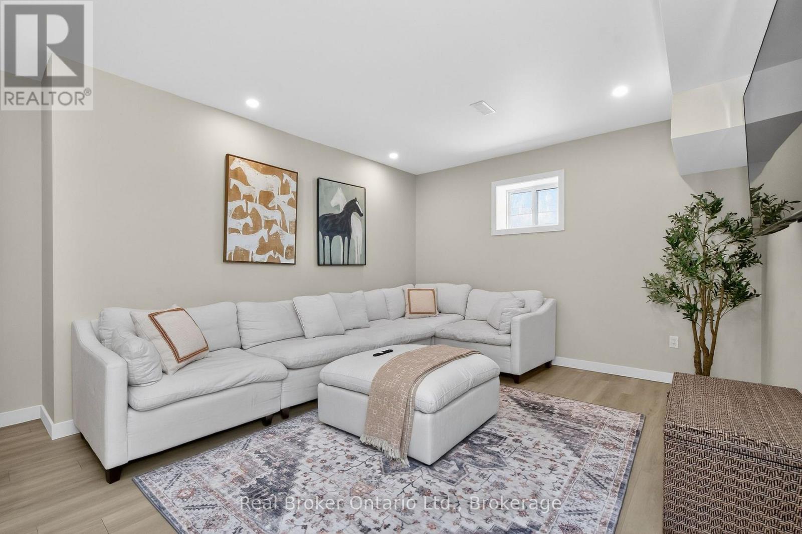597 Lafontaine Road W, Tiny, ON - Indoor Photo Showing Other Room