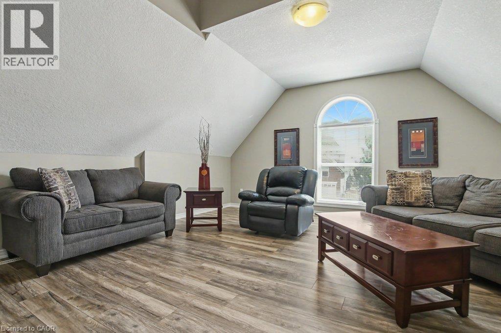 767 Lucerne Avenue, Waterloo, ON - Indoor Photo Showing Living Room