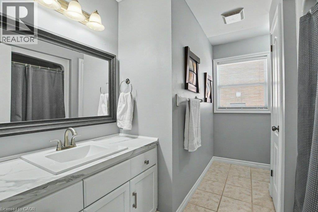 767 Lucerne Avenue, Waterloo, ON - Indoor Photo Showing Bathroom