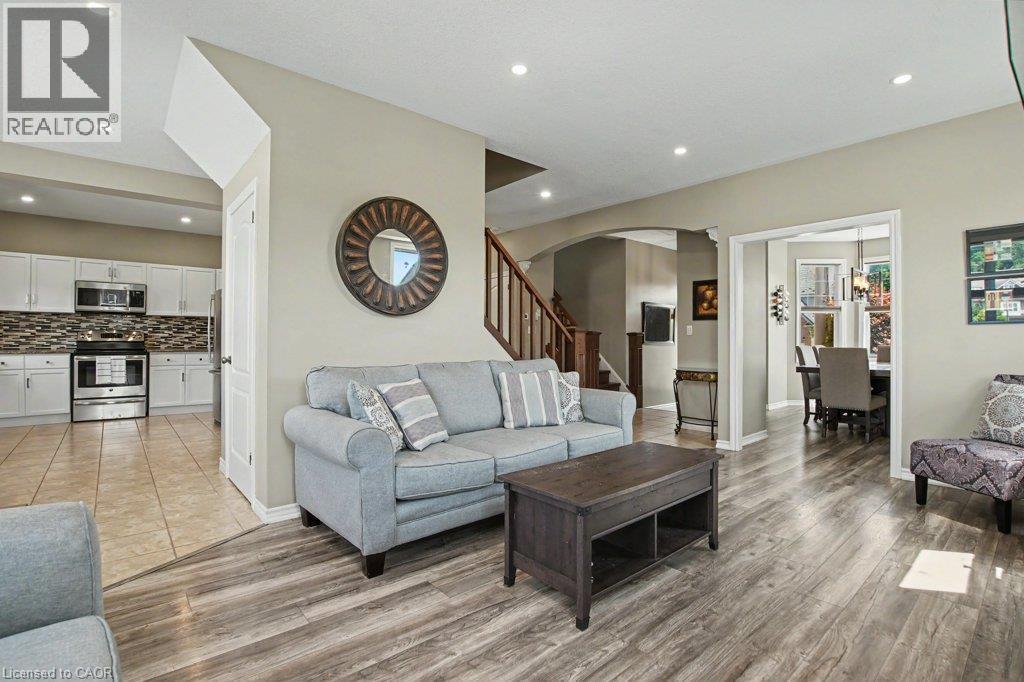 767 Lucerne Avenue, Waterloo, ON - Indoor Photo Showing Living Room