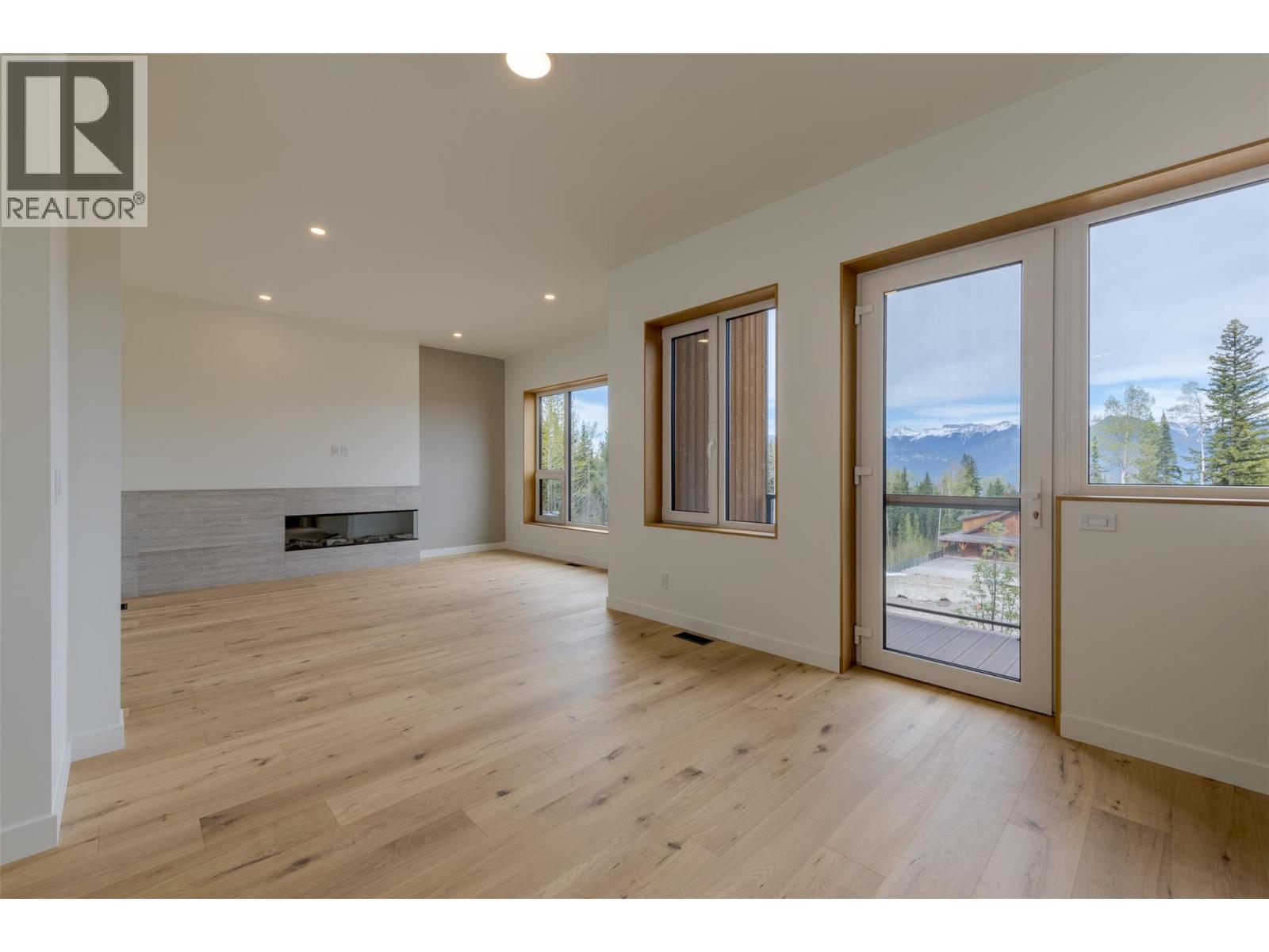 1654 Howse Pass, Golden, BC - Indoor Photo Showing Other Room