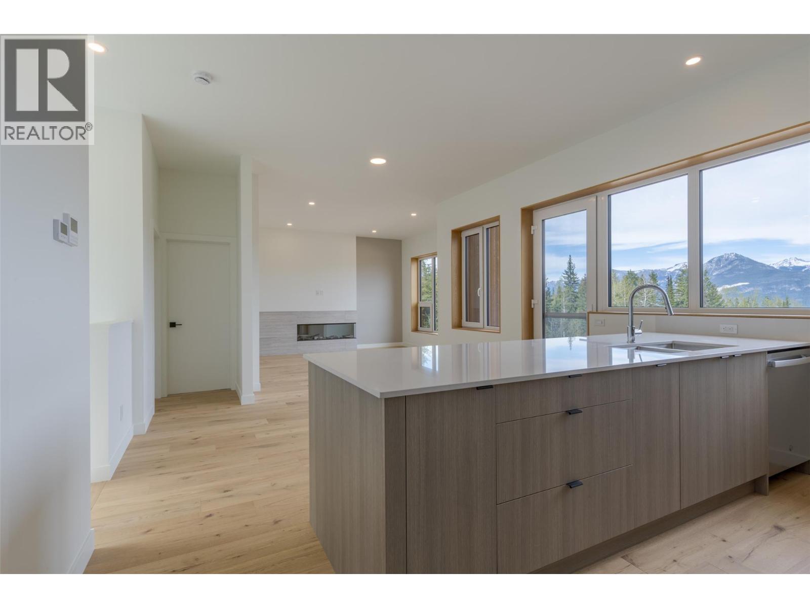 1654 Howse Pass, Golden, BC - Indoor Photo Showing Kitchen With Double Sink