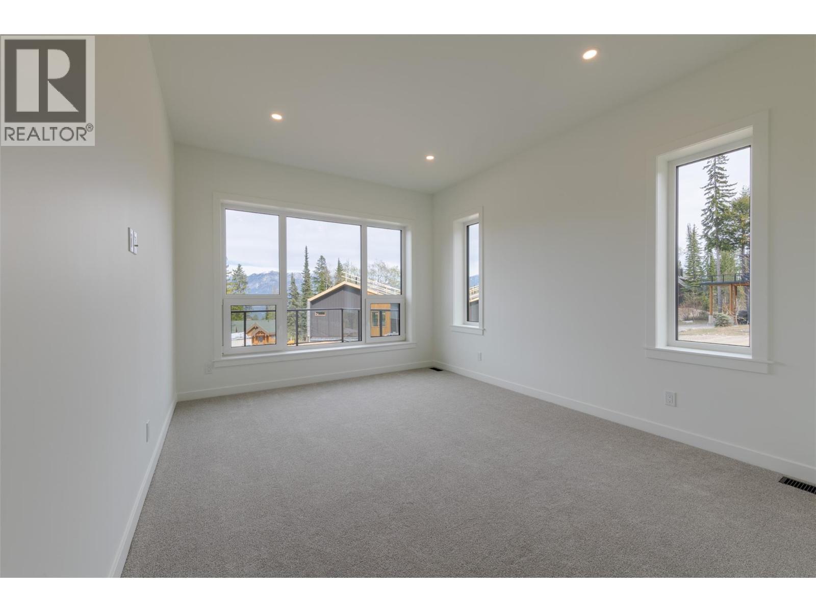 1654 Howse Pass, Golden, BC - Indoor Photo Showing Other Room