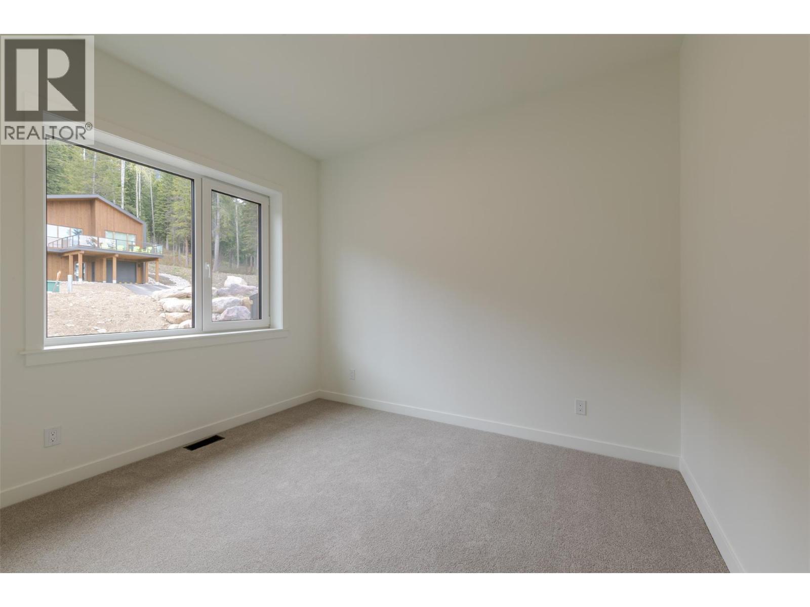 1654 Howse Pass, Golden, BC - Indoor Photo Showing Other Room
