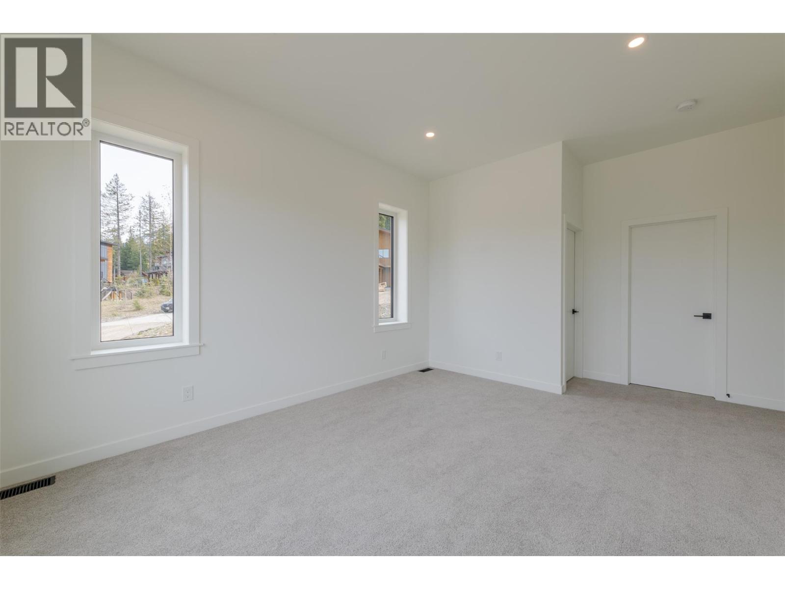 1654 Howse Pass, Golden, BC - Indoor Photo Showing Other Room