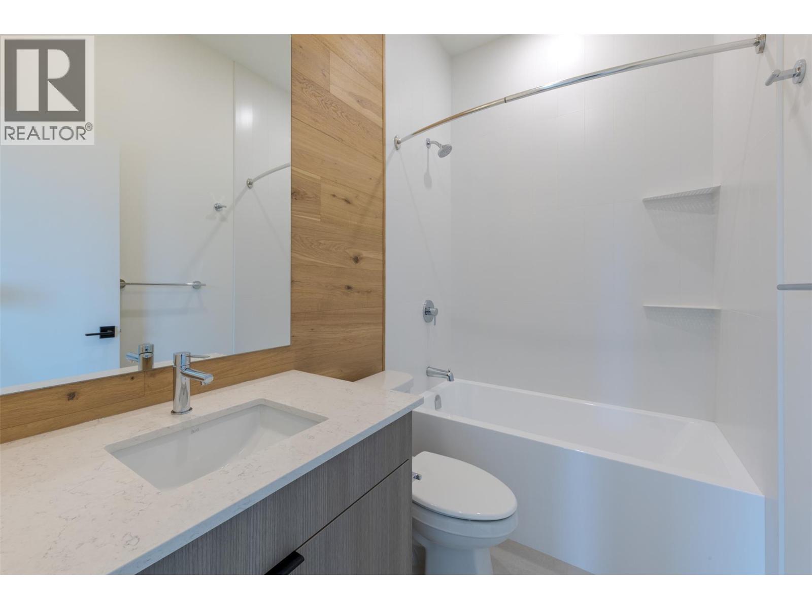 1654 Howse Pass, Golden, BC - Indoor Photo Showing Bathroom