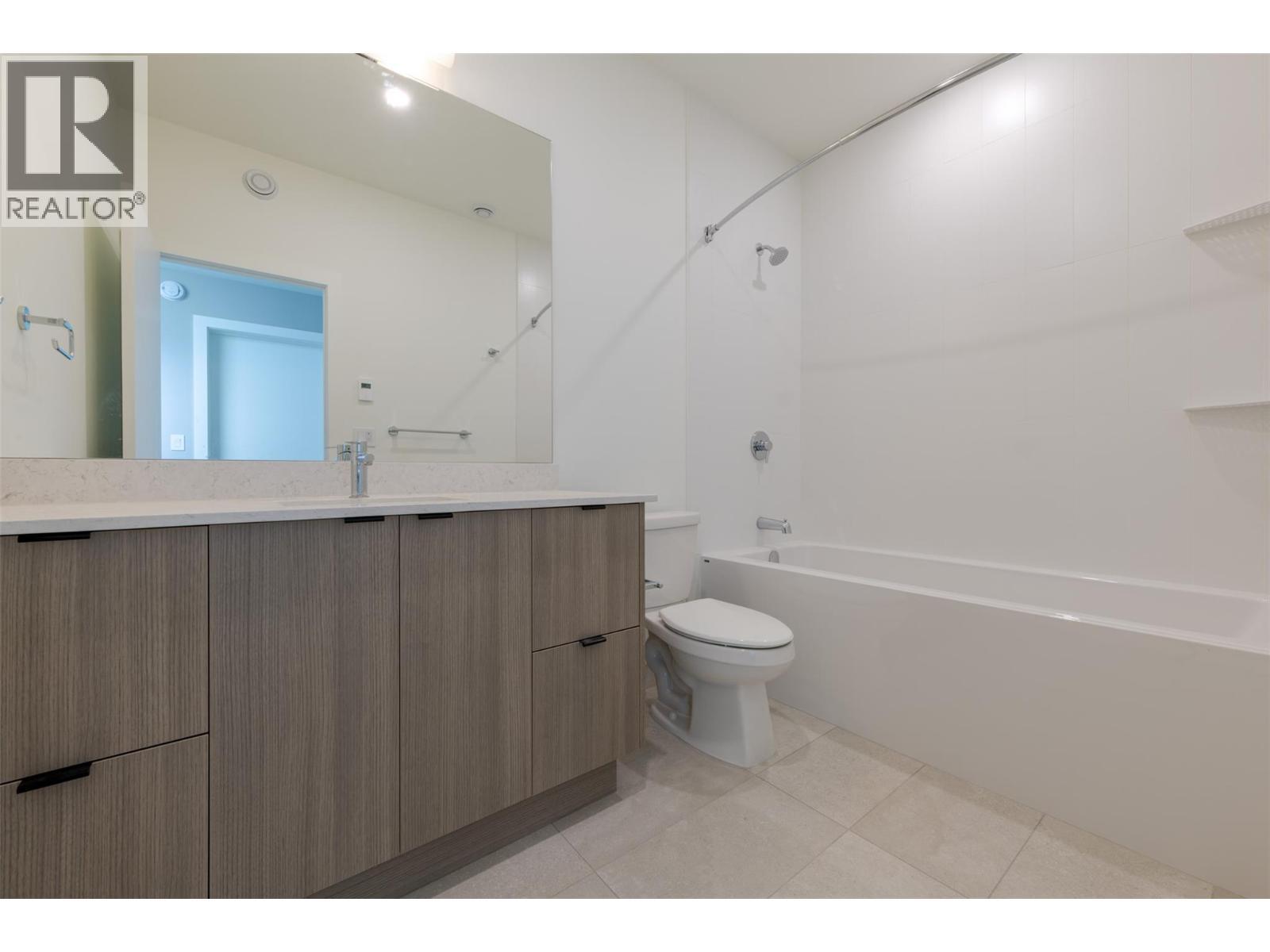 1654 Howse Pass, Golden, BC - Indoor Photo Showing Bathroom