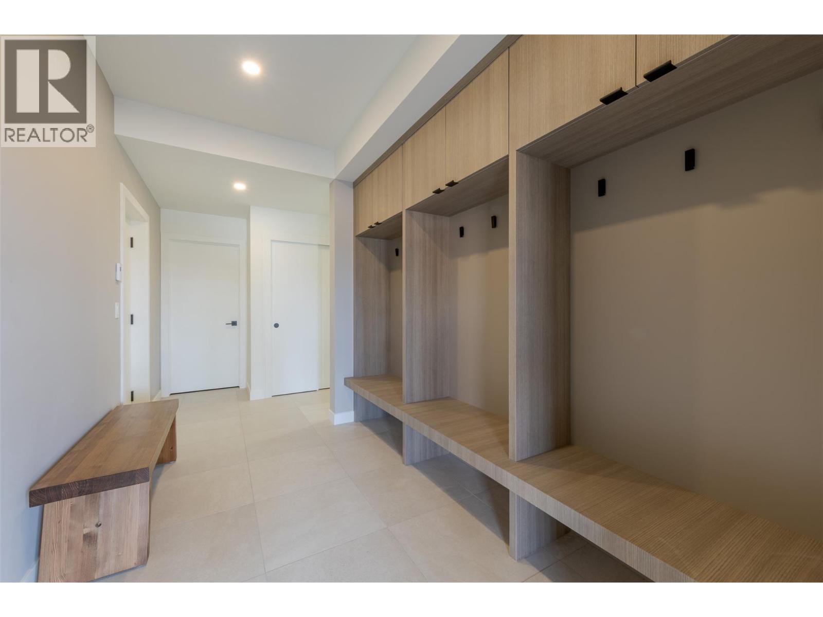 1654 Howse Pass, Golden, BC - Indoor Photo Showing Other Room