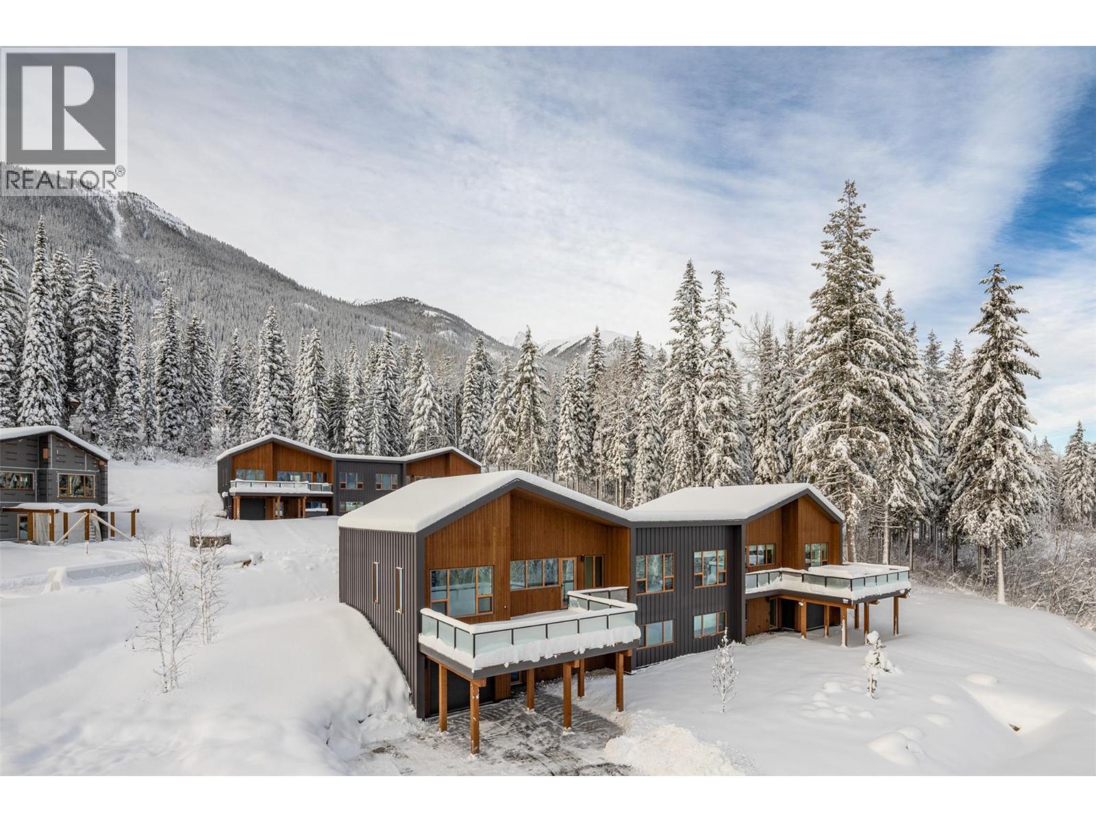 1654 Howse Pass, Golden, BC - Outdoor With Facade