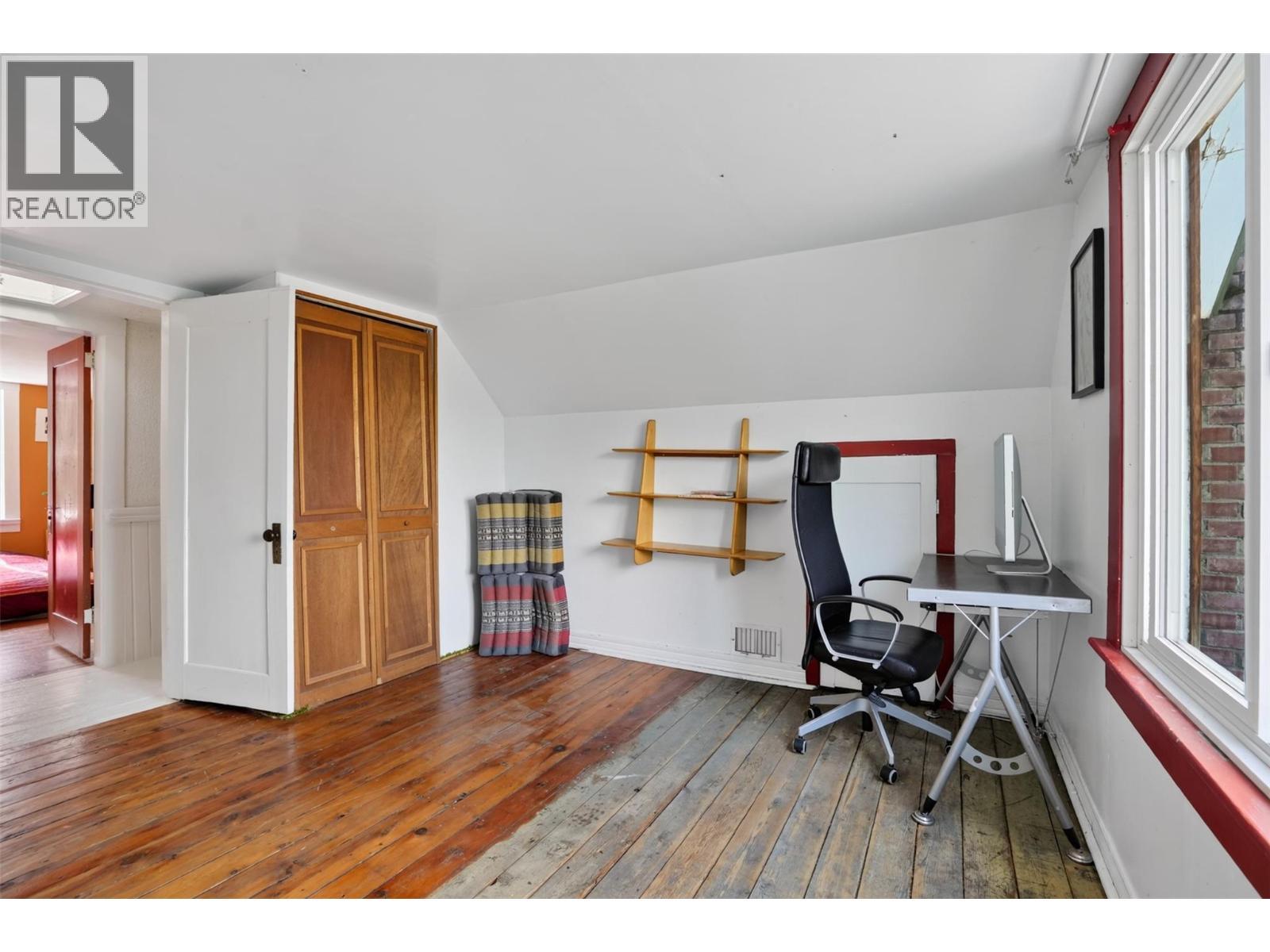 703 Pine Street, Nelson, BC - Indoor