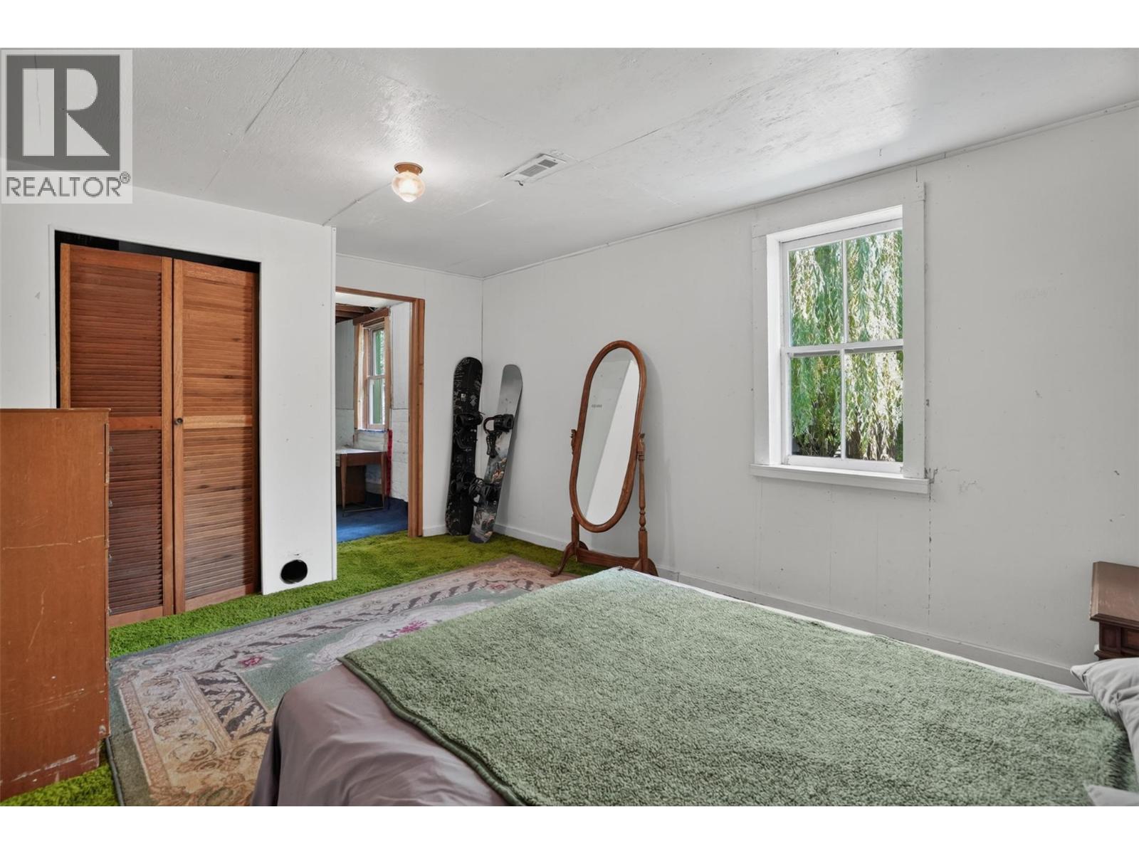 703 Pine Street, Nelson, BC - Indoor Photo Showing Bedroom