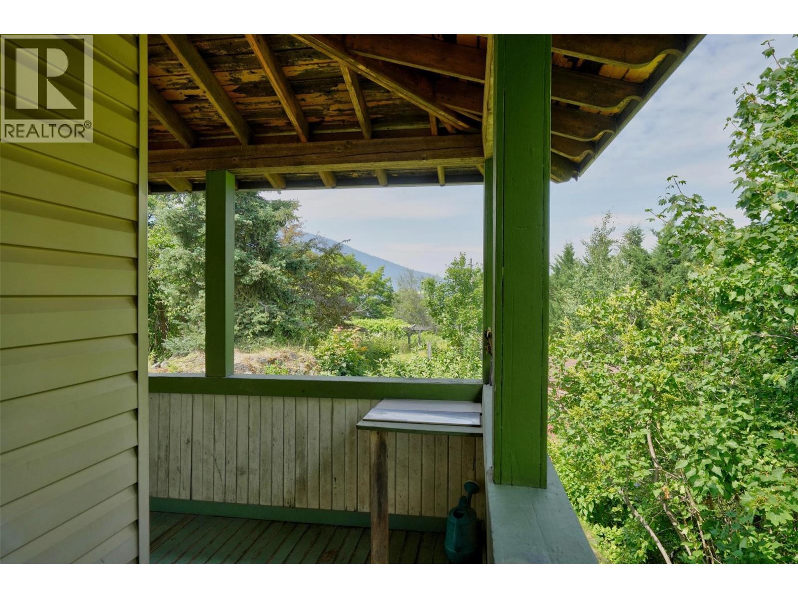 703 Pine Street, Nelson, BC - Outdoor