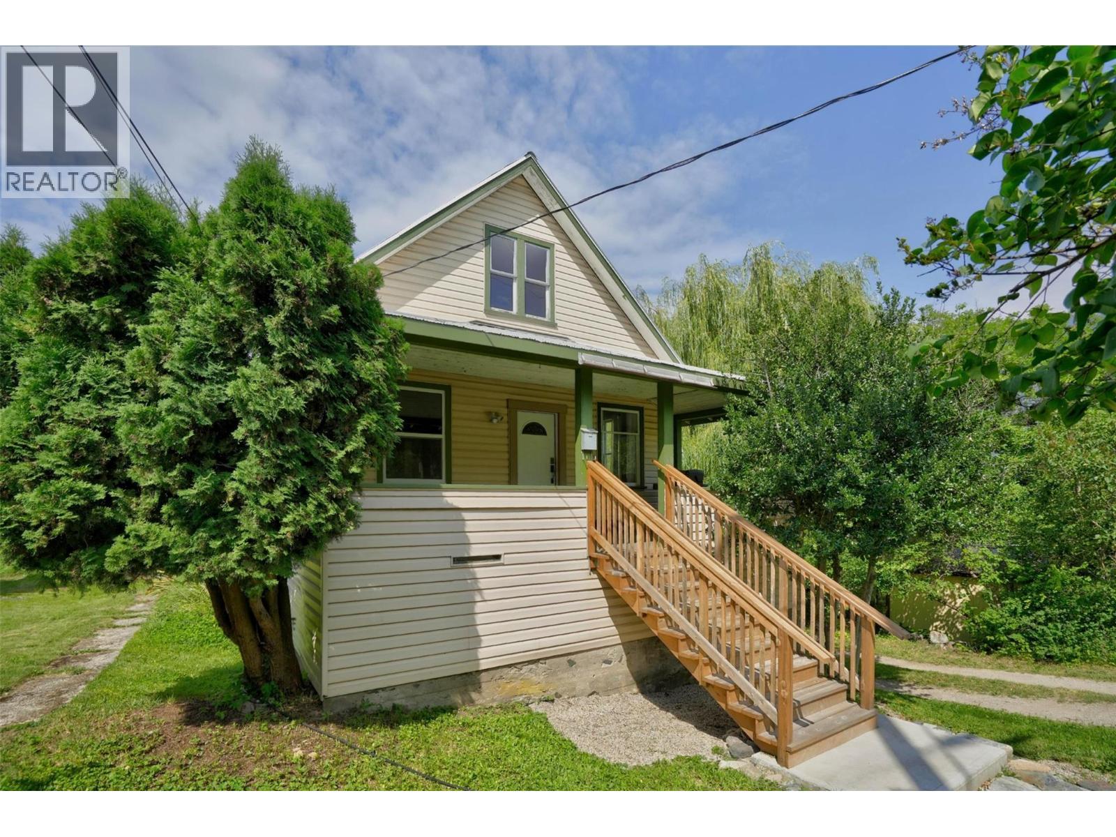 703 Pine Street, Nelson, BC - Outdoor