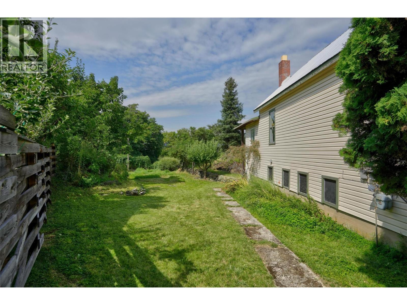 703 Pine Street, Nelson, BC - Outdoor