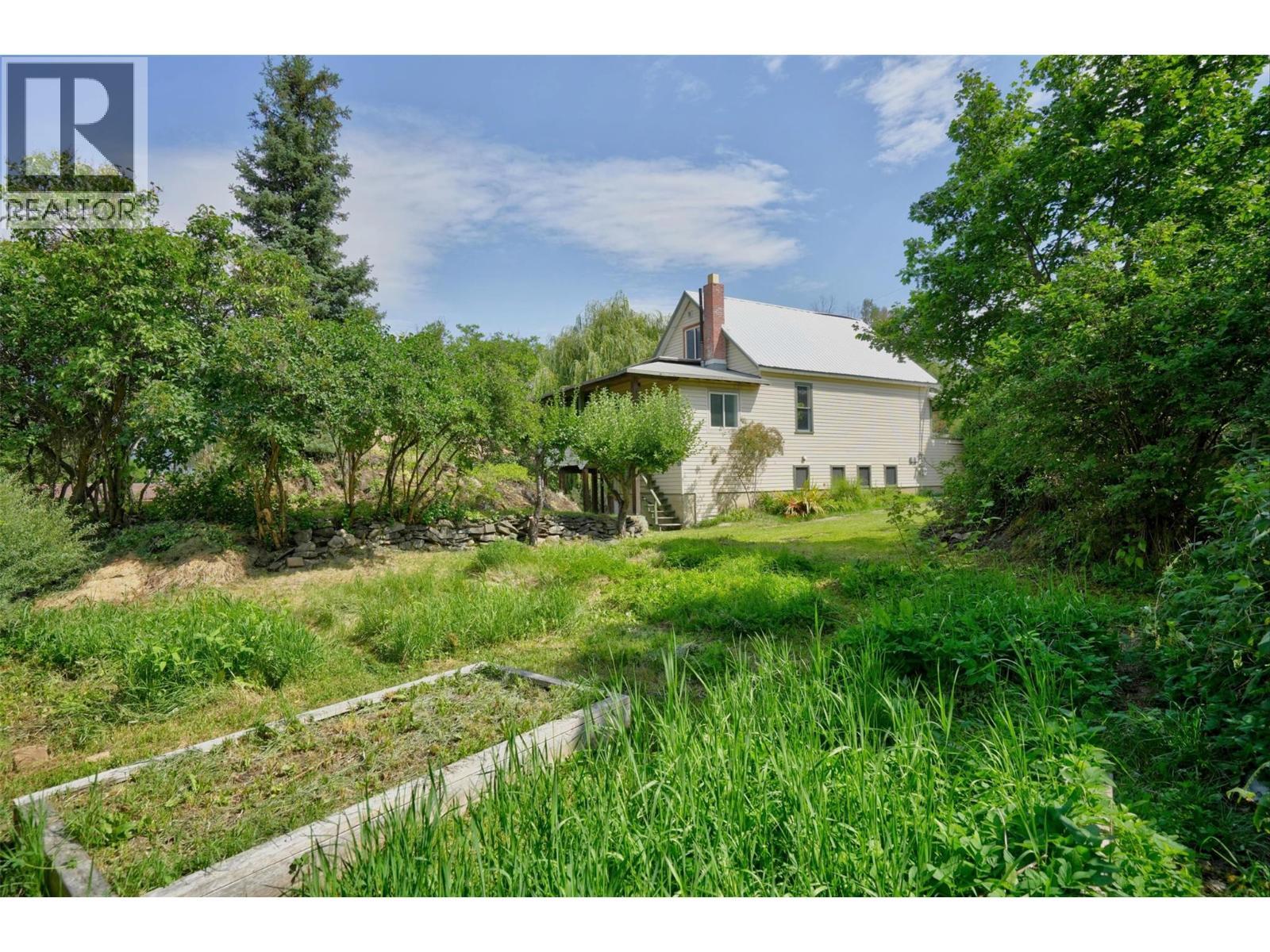 703 Pine Street, Nelson, BC - Outdoor