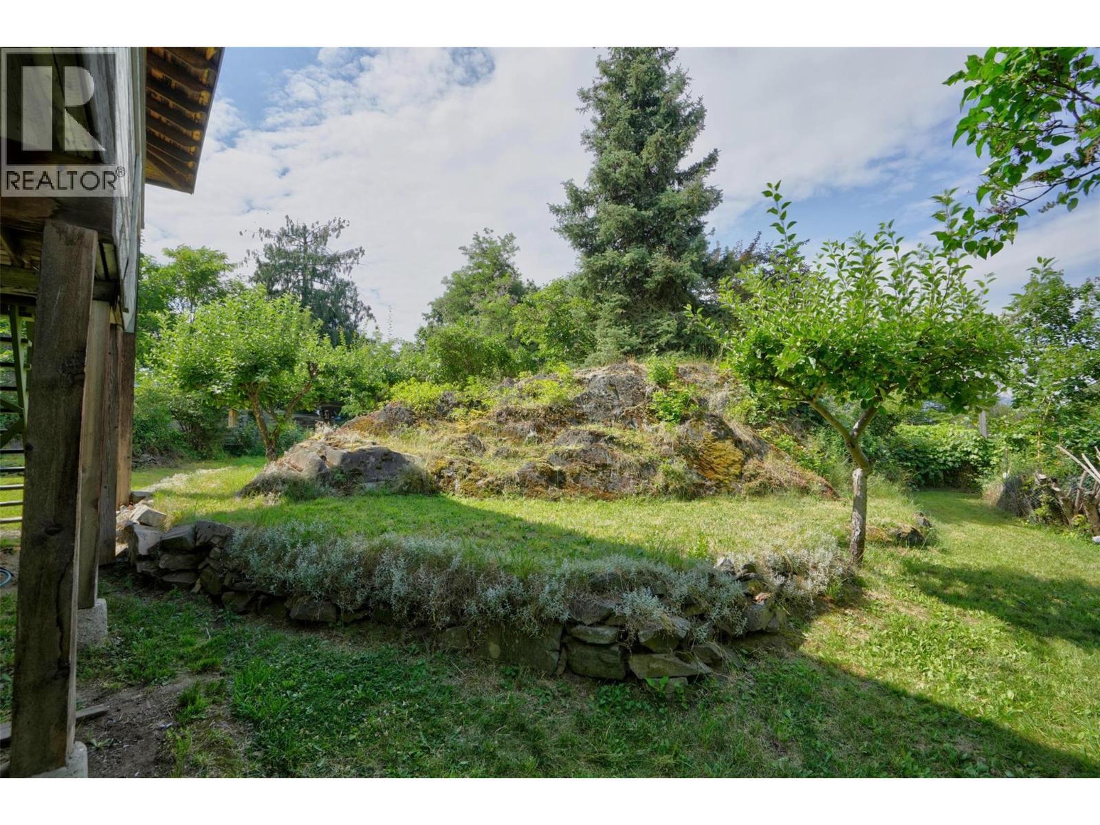 703 Pine Street, Nelson, BC - Outdoor