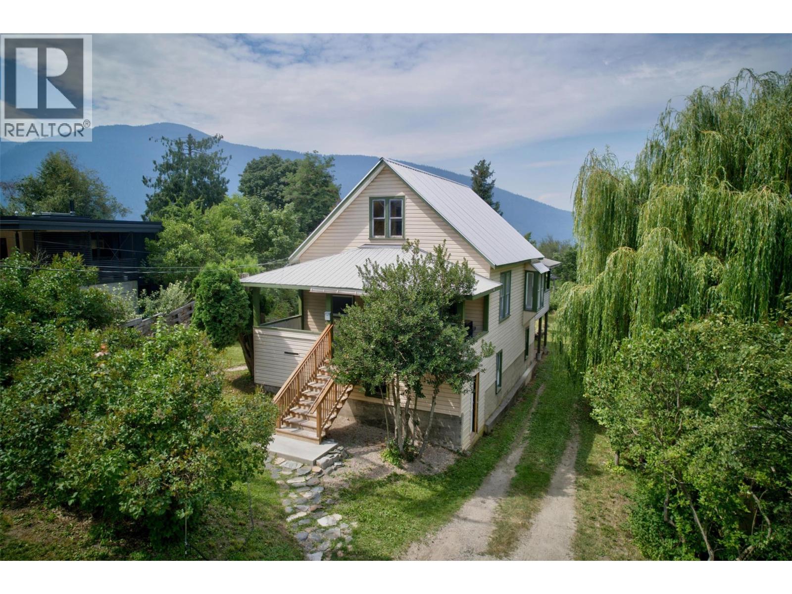 703 Pine Street, Nelson, BC - Outdoor