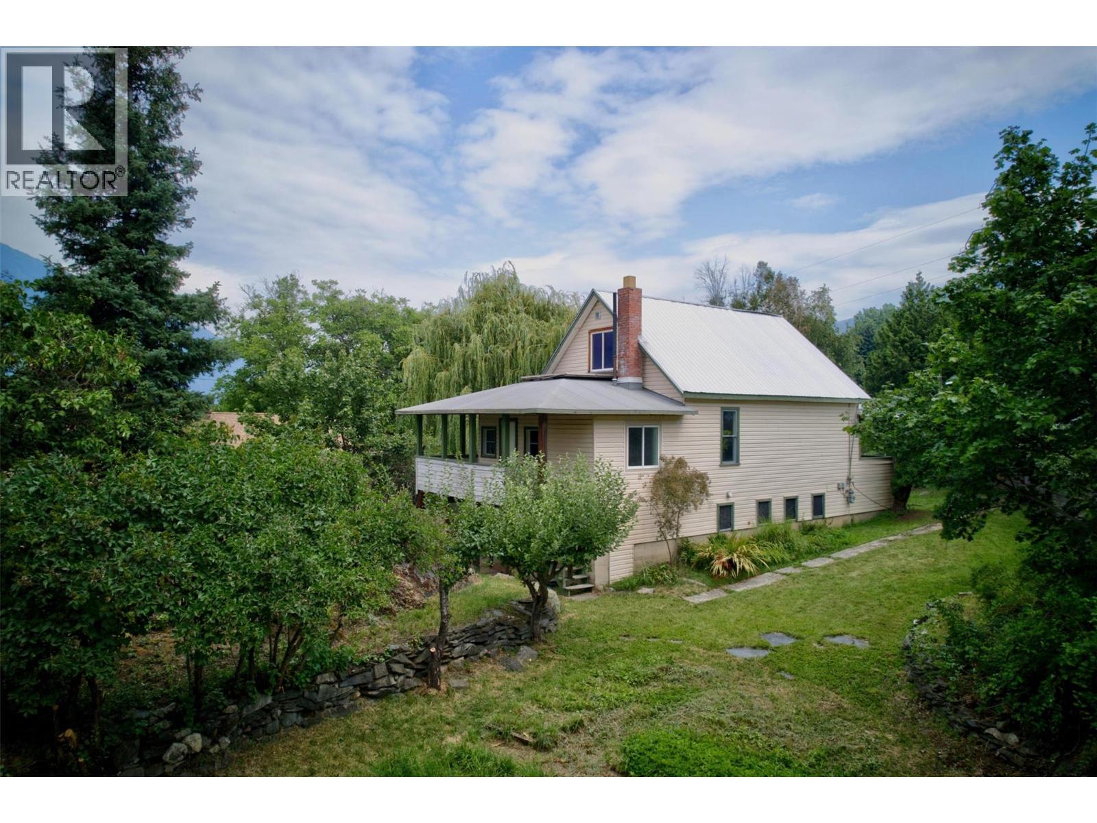 703 Pine Street, Nelson, BC - Outdoor