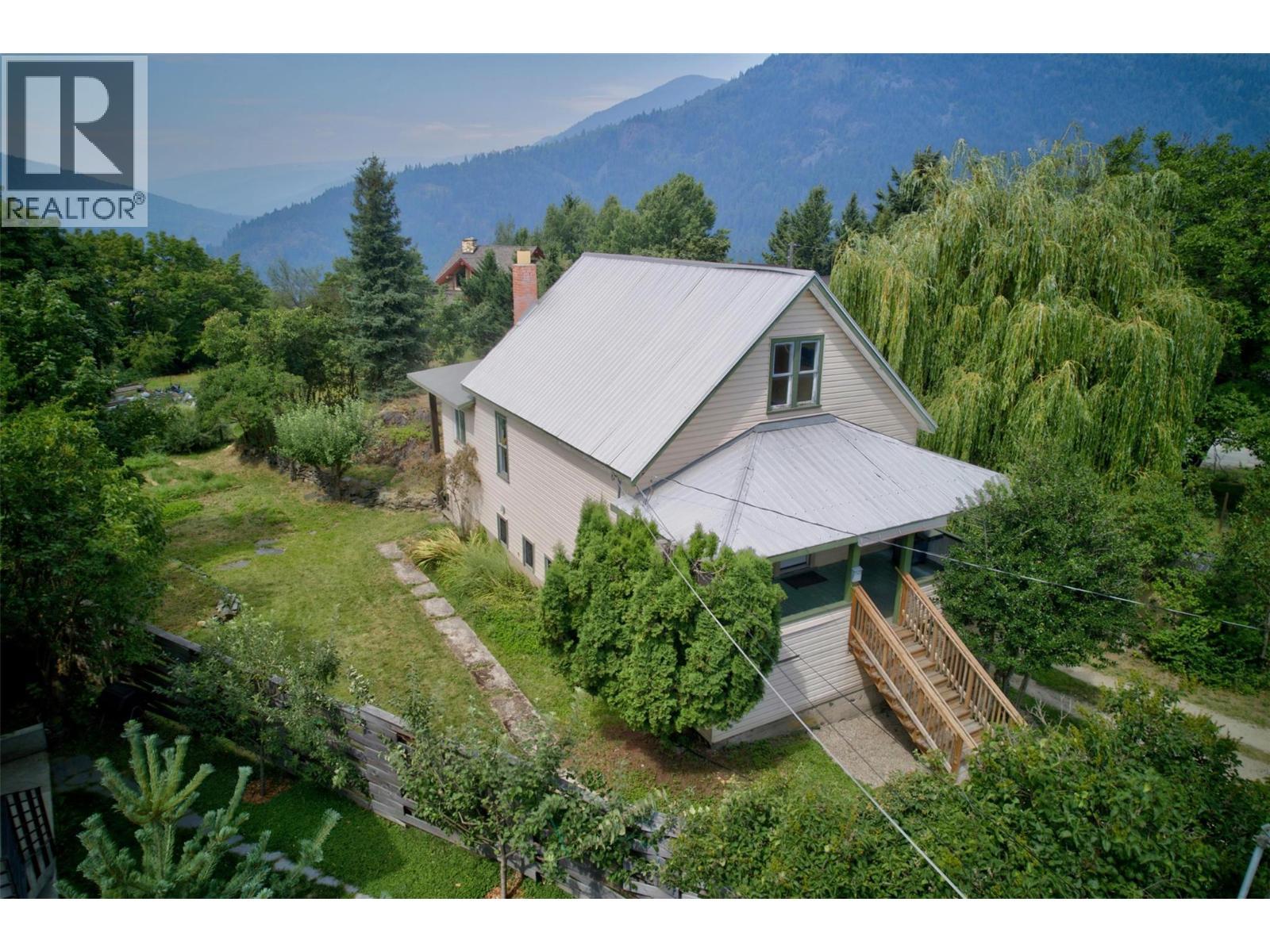 703 Pine Street, Nelson, BC - Outdoor