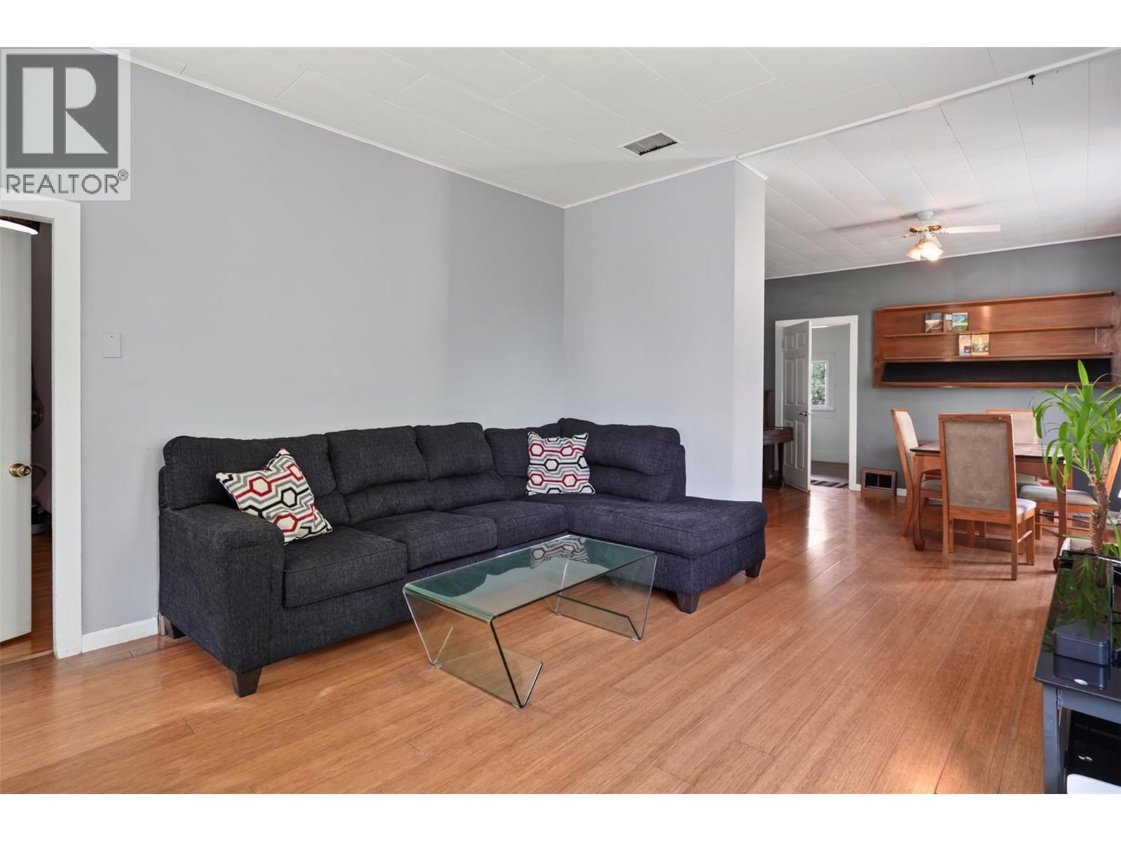 703 Pine Street, Nelson, BC - Indoor Photo Showing Living Room