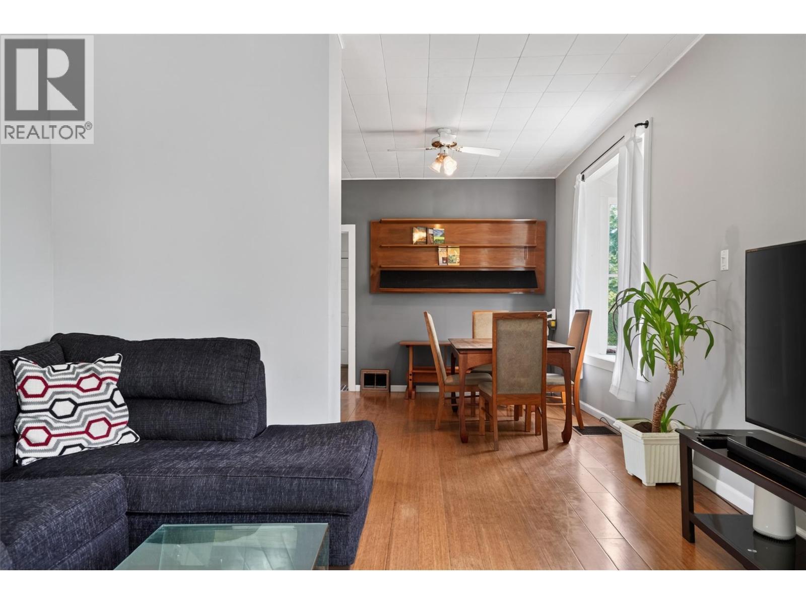 703 Pine Street, Nelson, BC - Indoor