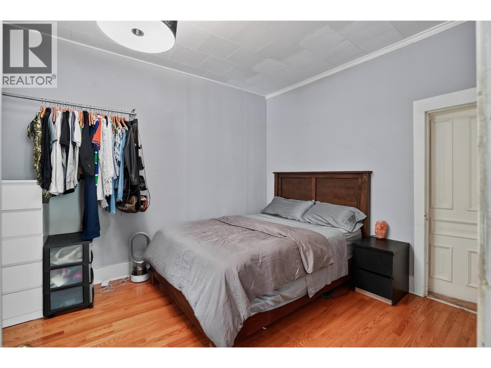 703 Pine Street, Nelson, BC - Indoor Photo Showing Bedroom