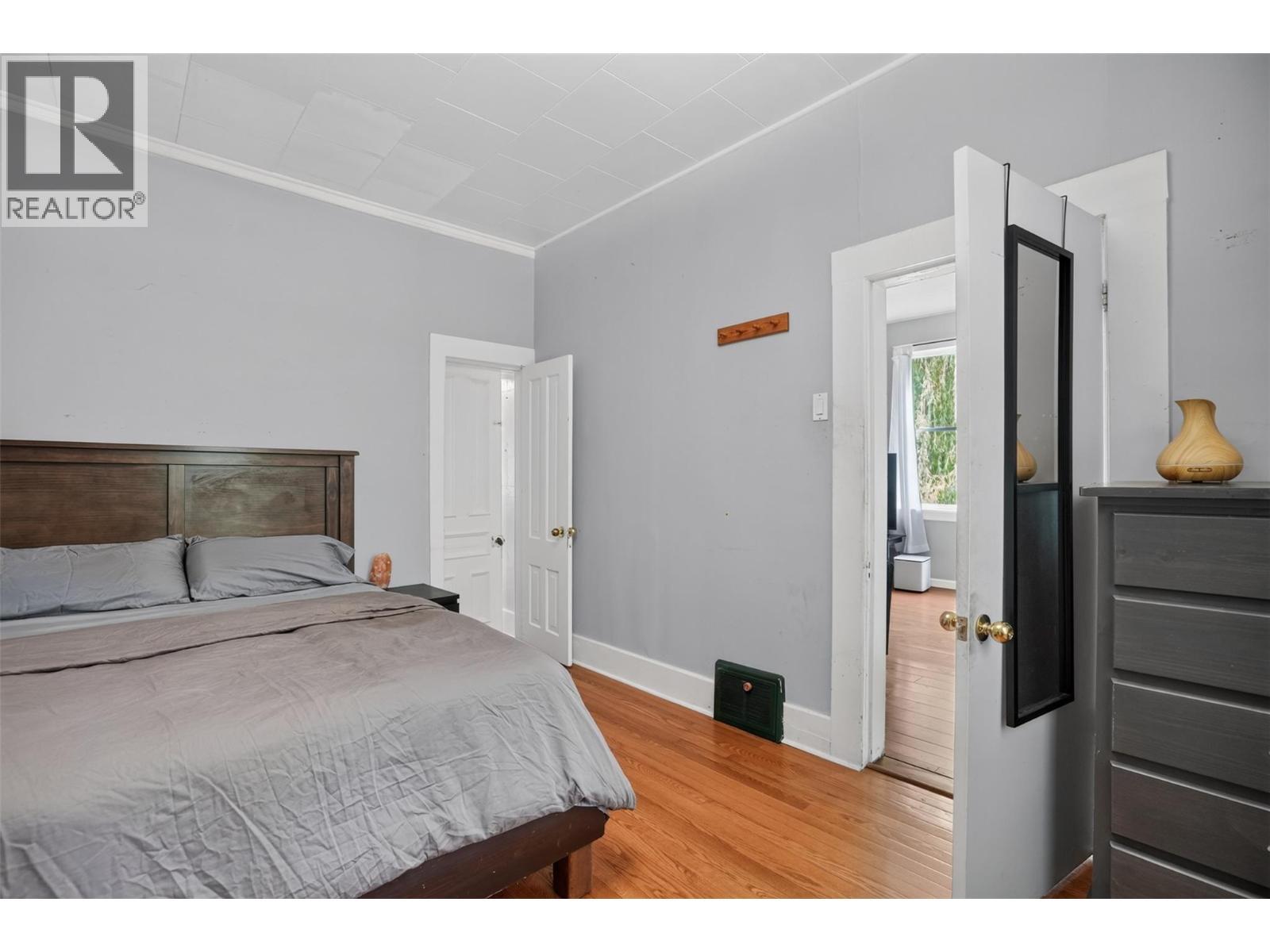 703 Pine Street, Nelson, BC - Indoor Photo Showing Bedroom