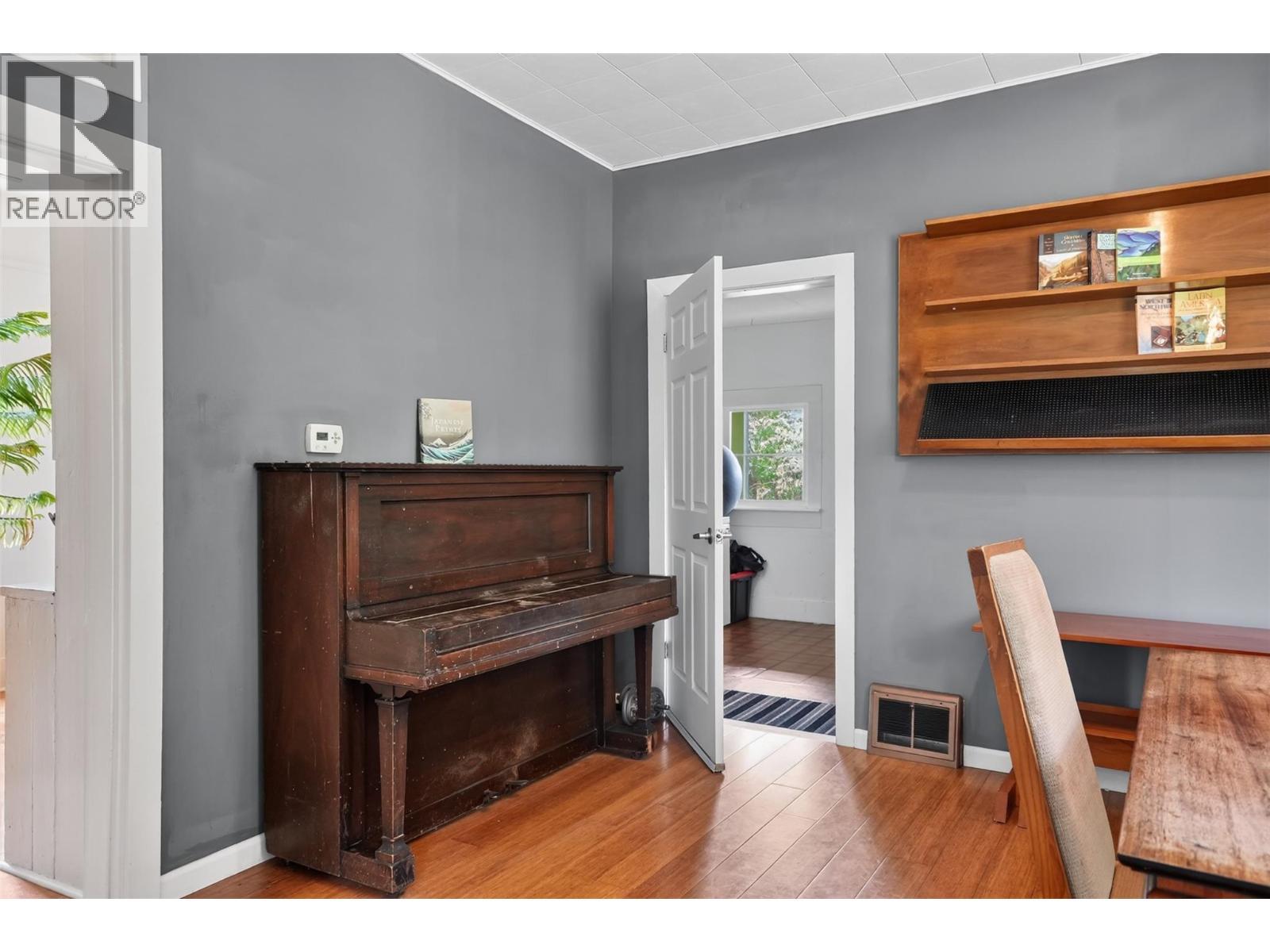 703 Pine Street, Nelson, BC - Indoor With Fireplace