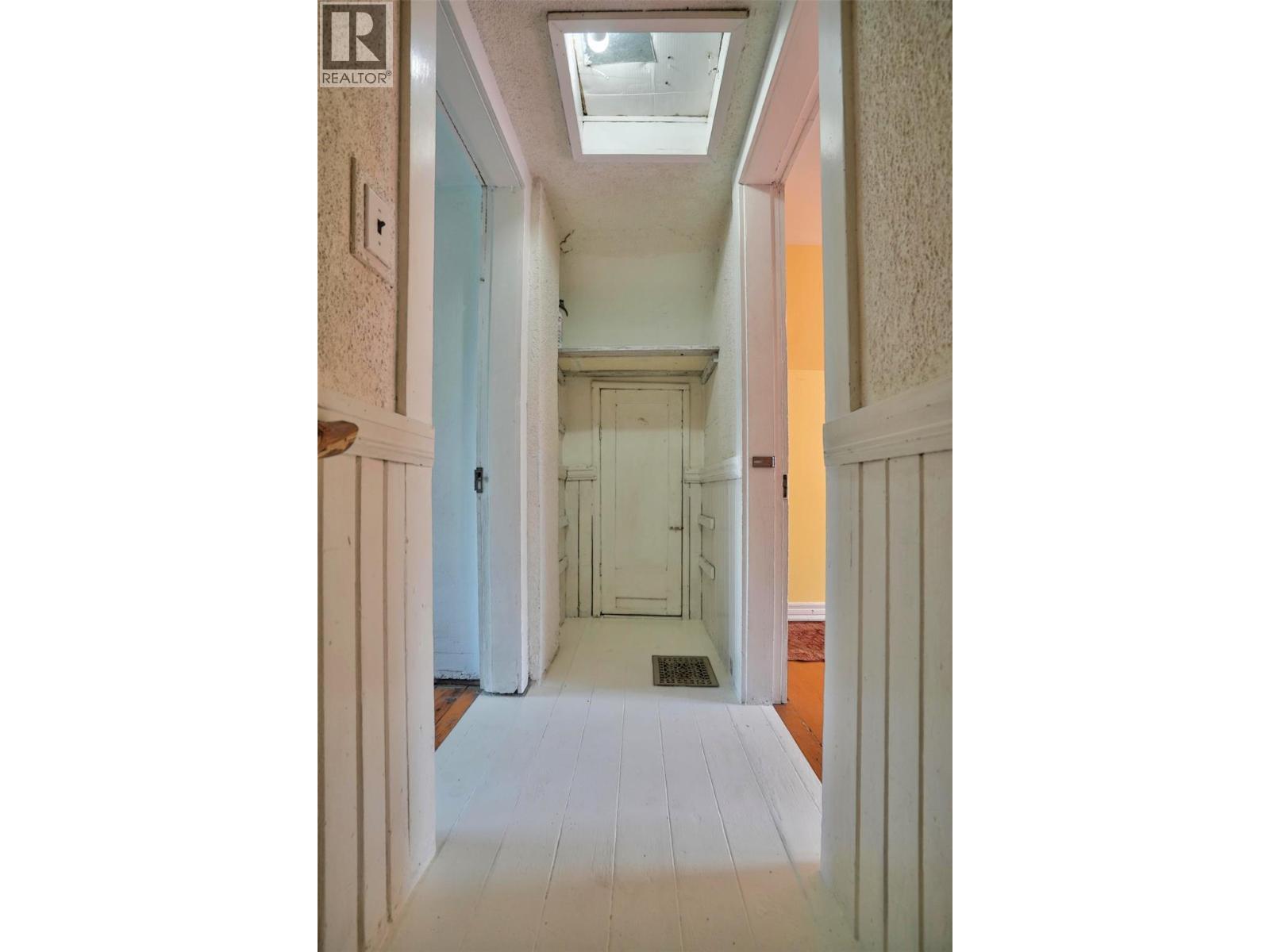 703 Pine Street, Nelson, BC - Indoor Photo Showing Other Room
