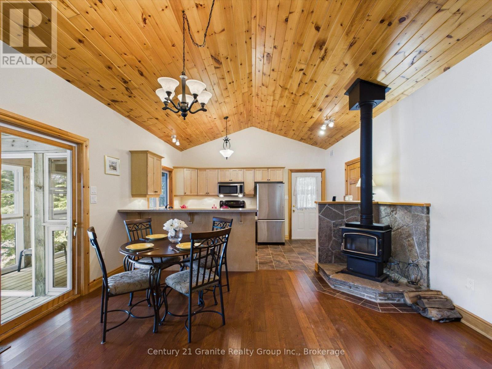 1474 Bitter Lake Road, Dysart Et Al (Guilford), ON - Indoor Photo Showing Dining Room With Fireplace