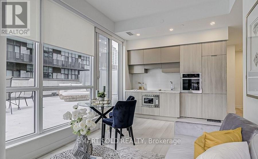 505 - 39 Roehampton Avenue, Toronto, ON - Indoor