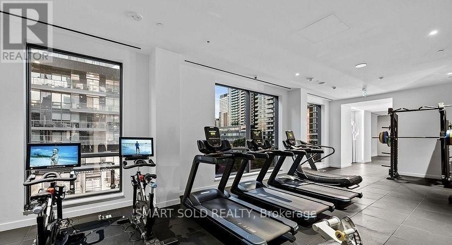 505 - 39 Roehampton Avenue, Toronto, ON - Indoor Photo Showing Gym Room
