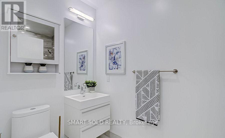 505 - 39 Roehampton Avenue, Toronto, ON - Photo Showing Other Room