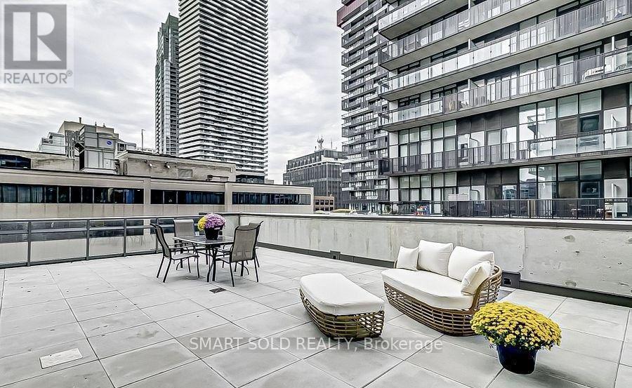 505 - 39 Roehampton Avenue, Toronto, ON - Outdoor