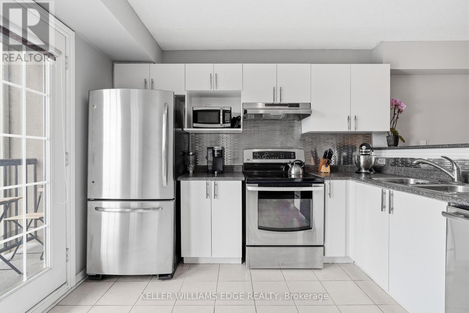 307 - 2035 Appleby Line, Burlington, ON - Indoor Photo Showing Kitchen With Double Sink